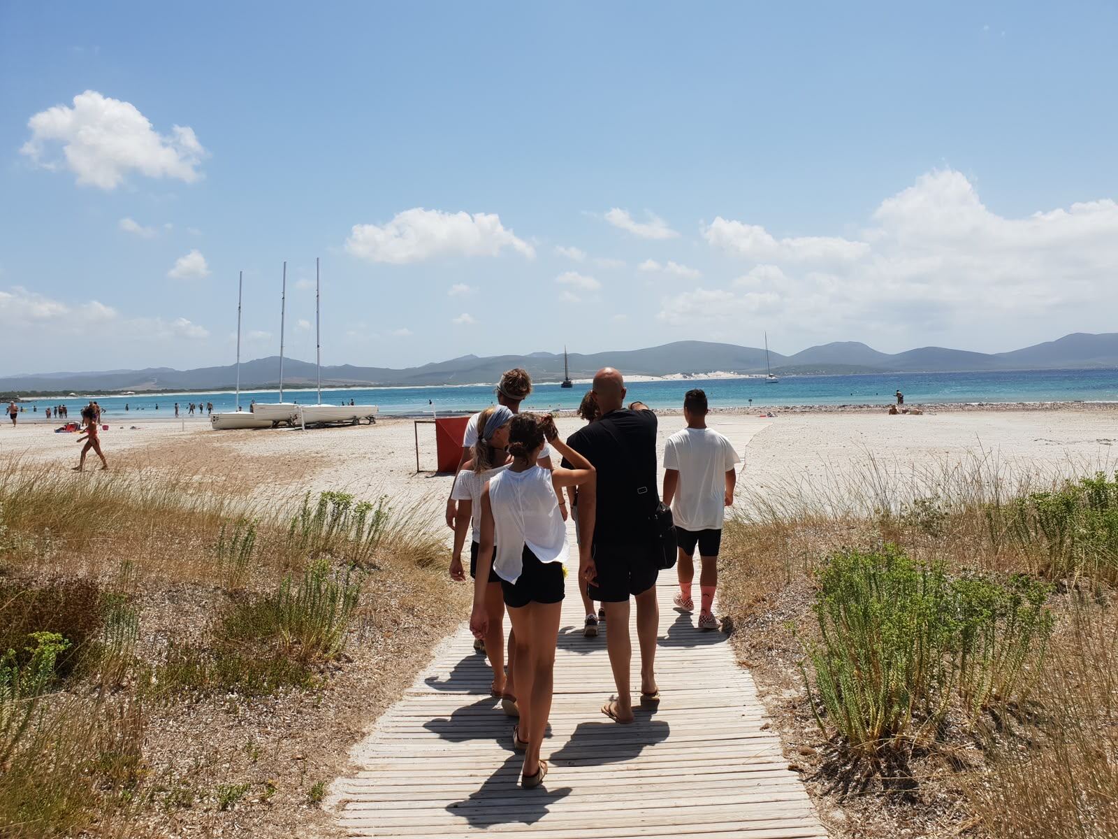 Holzsteg zum Sandstrand